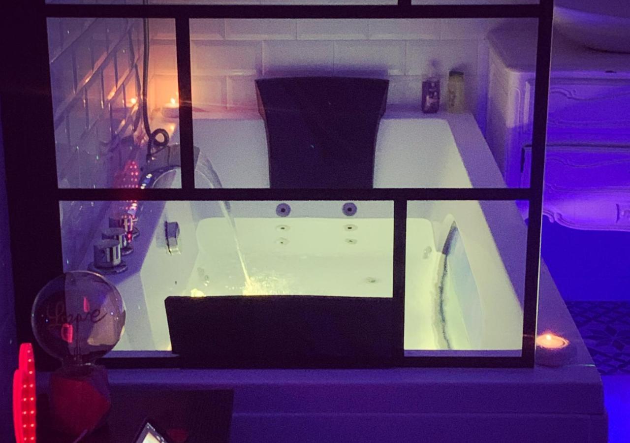 Amour Azur Appartement Pour 2 Avec Jacuzzi Et Terrasse A 2 Minutes De La Mer Vallauris Esterno foto