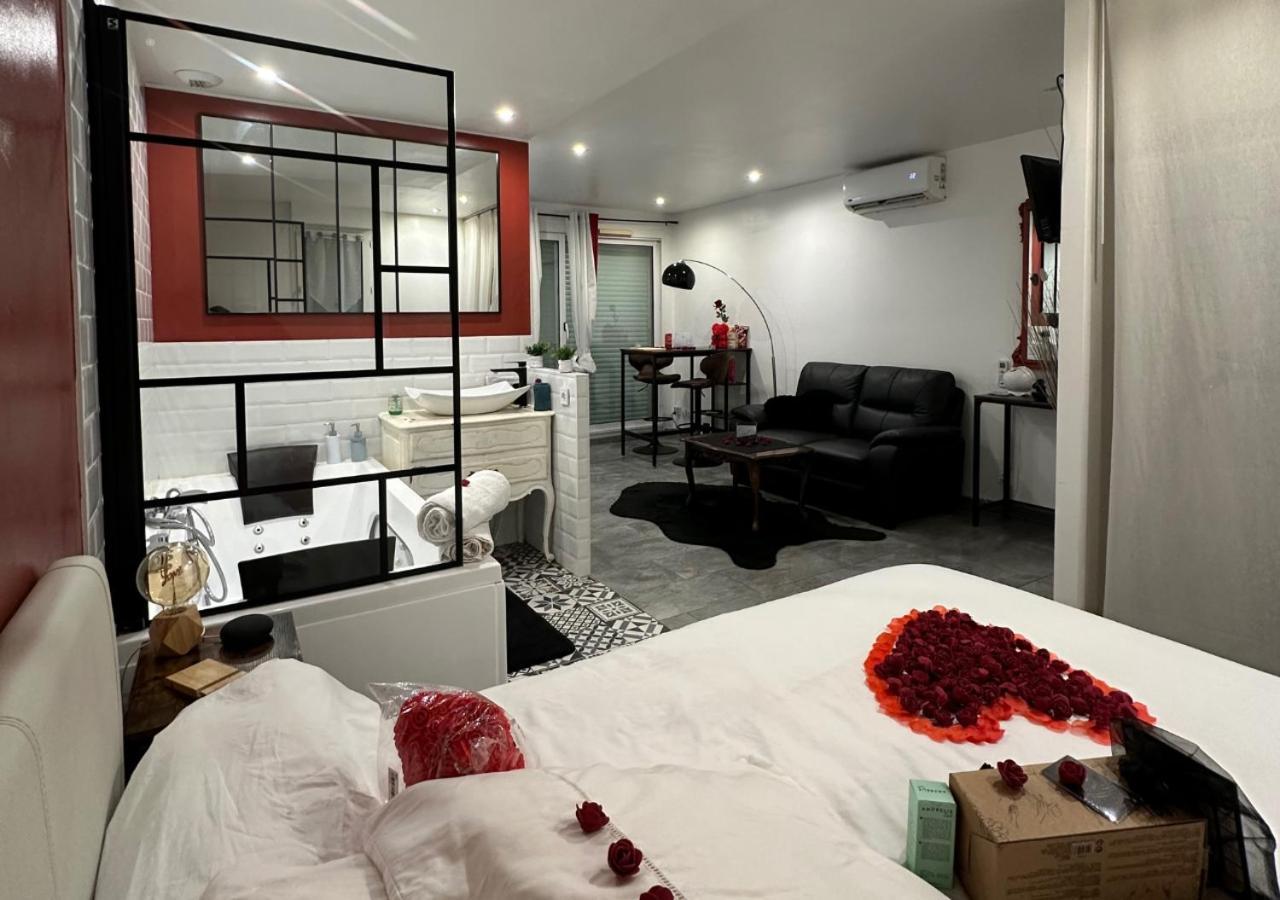 Amour Azur Appartement Pour 2 Avec Jacuzzi Et Terrasse A 2 Minutes De La Mer Vallauris Esterno foto