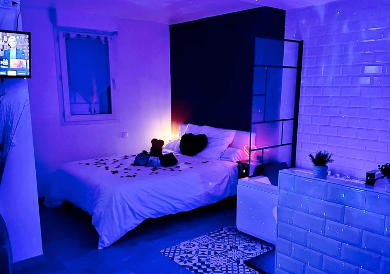Amour Azur Appartement Pour 2 Avec Jacuzzi Et Terrasse A 2 Minutes De La Mer Vallauris Esterno foto