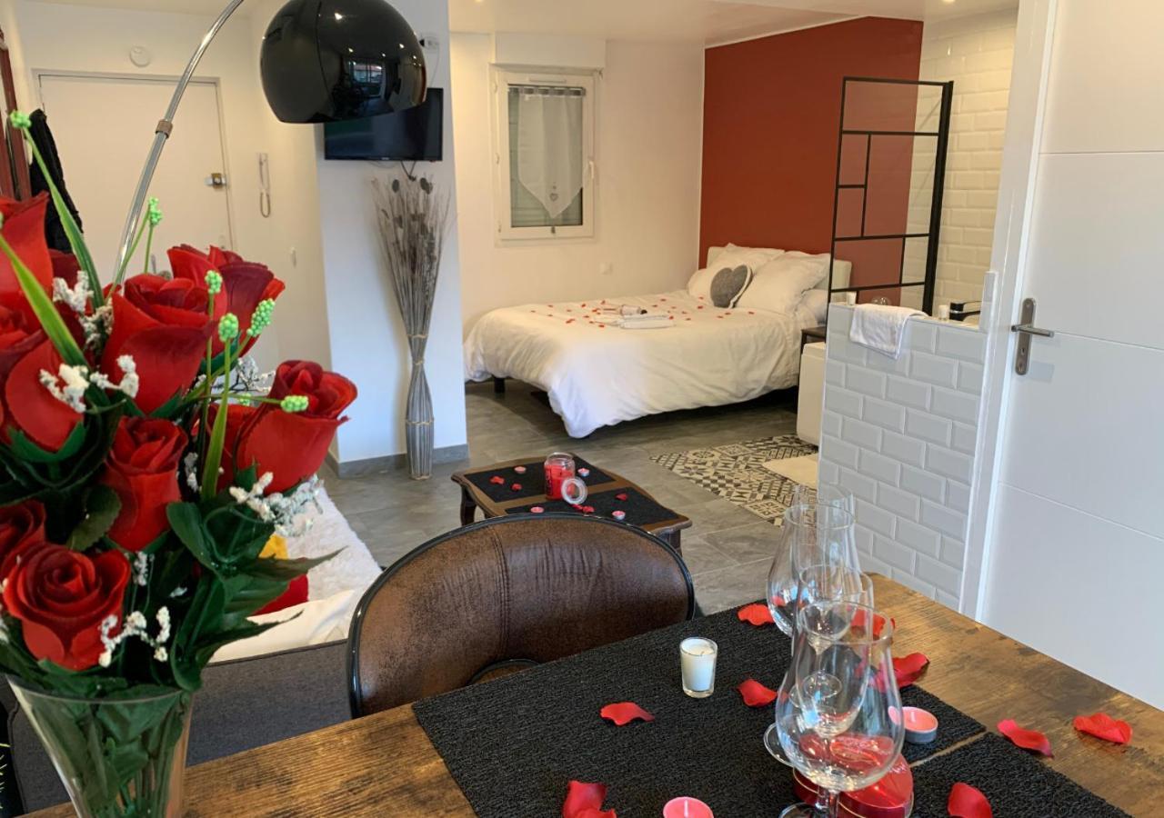 Amour Azur Appartement Pour 2 Avec Jacuzzi Et Terrasse A 2 Minutes De La Mer Vallauris Esterno foto